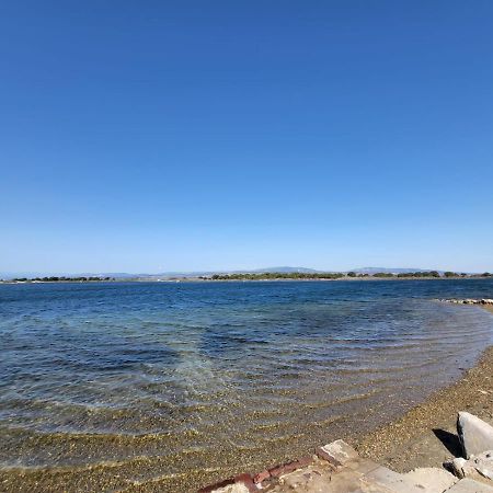Petite Maison De Vacances Au Bord De L'Eau 勒卡特 外观 照片